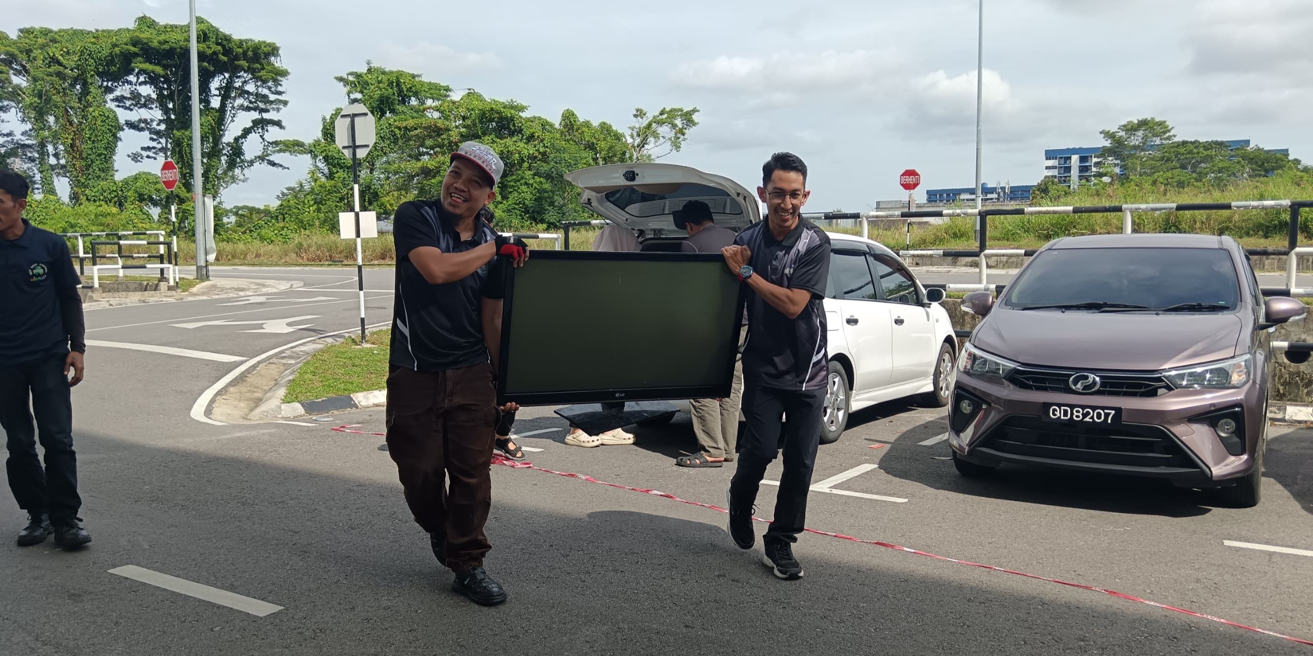 Program Pengumpulan Buangan Elektrik dan Elektronik (BEE)  di ANW Cafe Kuching dan Terminal Bas Sematan