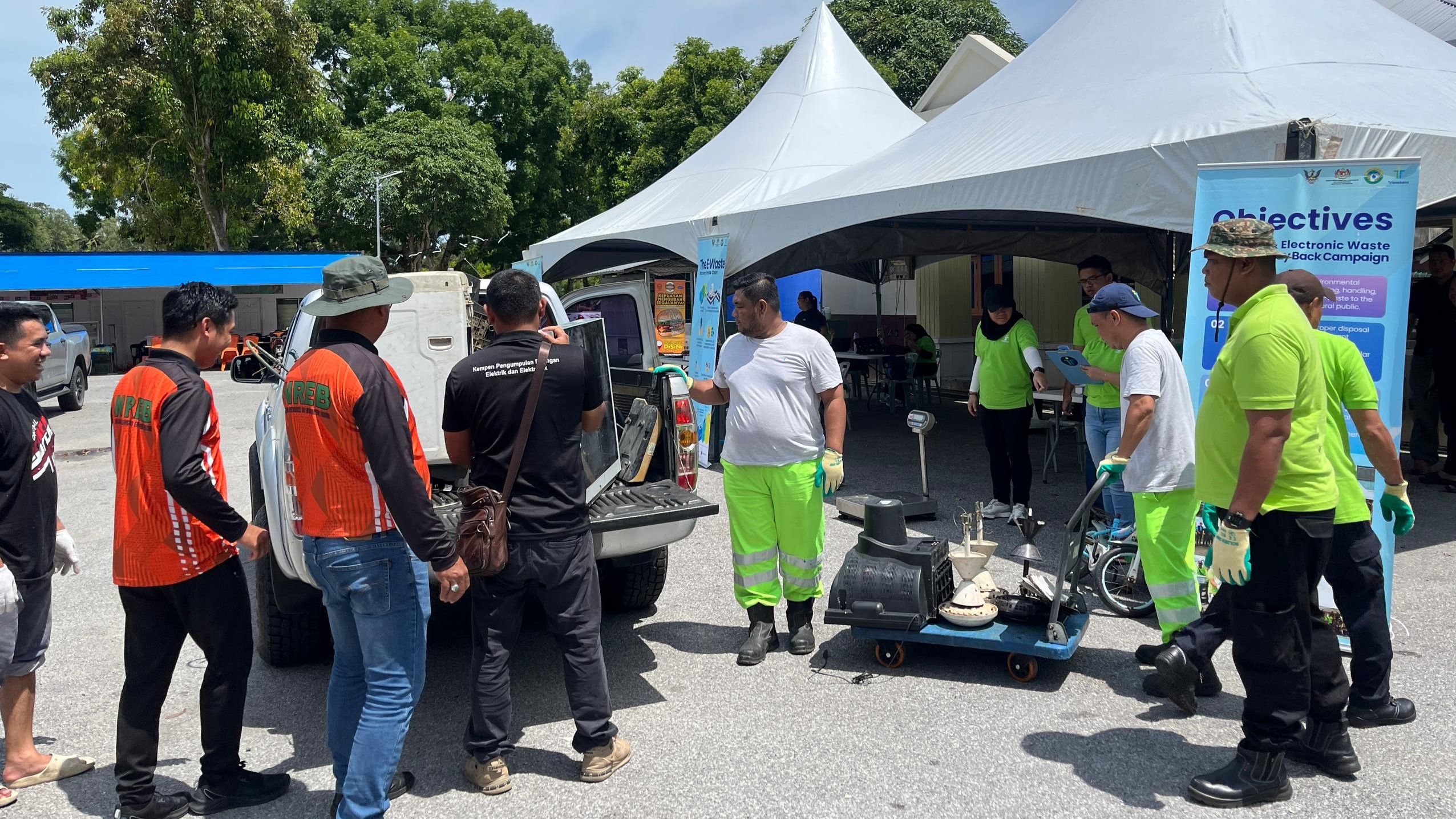 Program Pengumpulan Buangan Elektrik dan Elektronik (BEE)  di ANW Cafe Kuching dan Terminal Bas Sematan