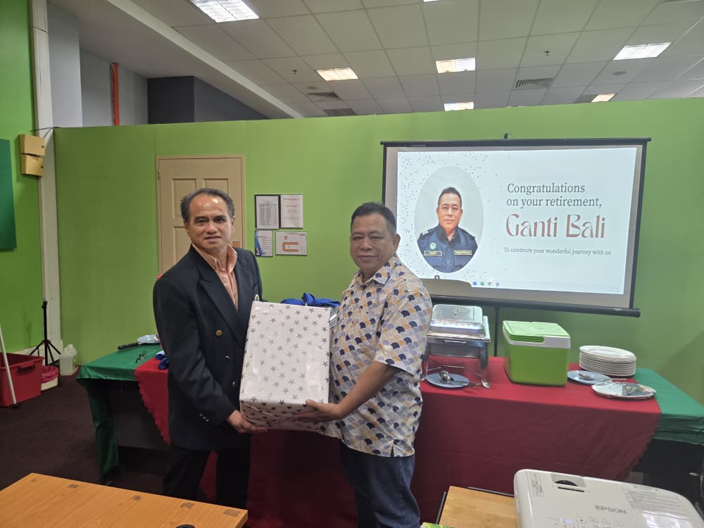 Majlis Persaraan Encik Ganti Disambut Penuh Penghormatan di NREB Betong