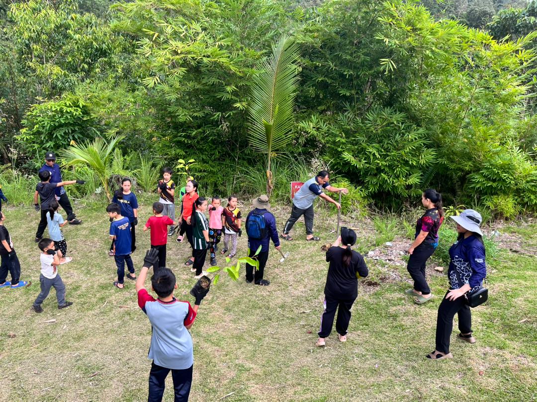 Program Alam Sekitar Bersama WormingUP di SK Long Anap & SK Long Moh, Miri