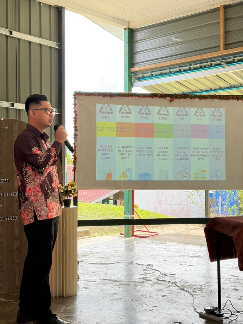 Program Cintailah Alam Sekitar anjuran Kelab Pencinta Alam Sekitar (PALS) SK Tabut