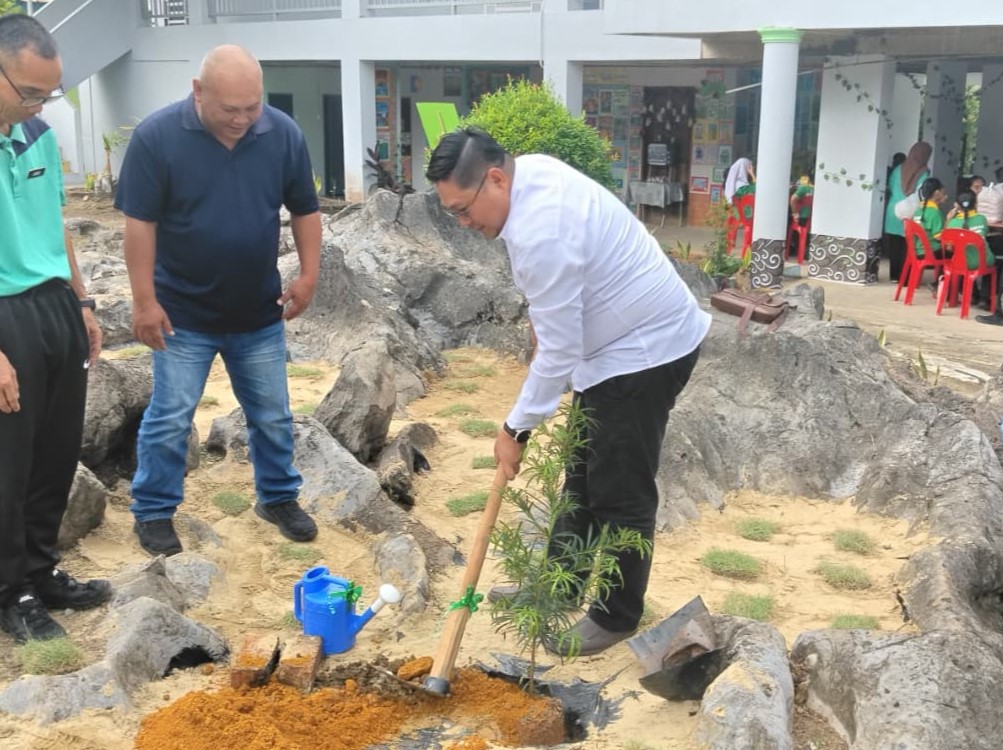 Kelab Pencinta Alam Sekitar (PALS) telah dirasmikan di SK St Patrick Semadang dalam satu majlis yang melibatkan penyertaan guru, kakitangan sekolah serta seramai 68 murid