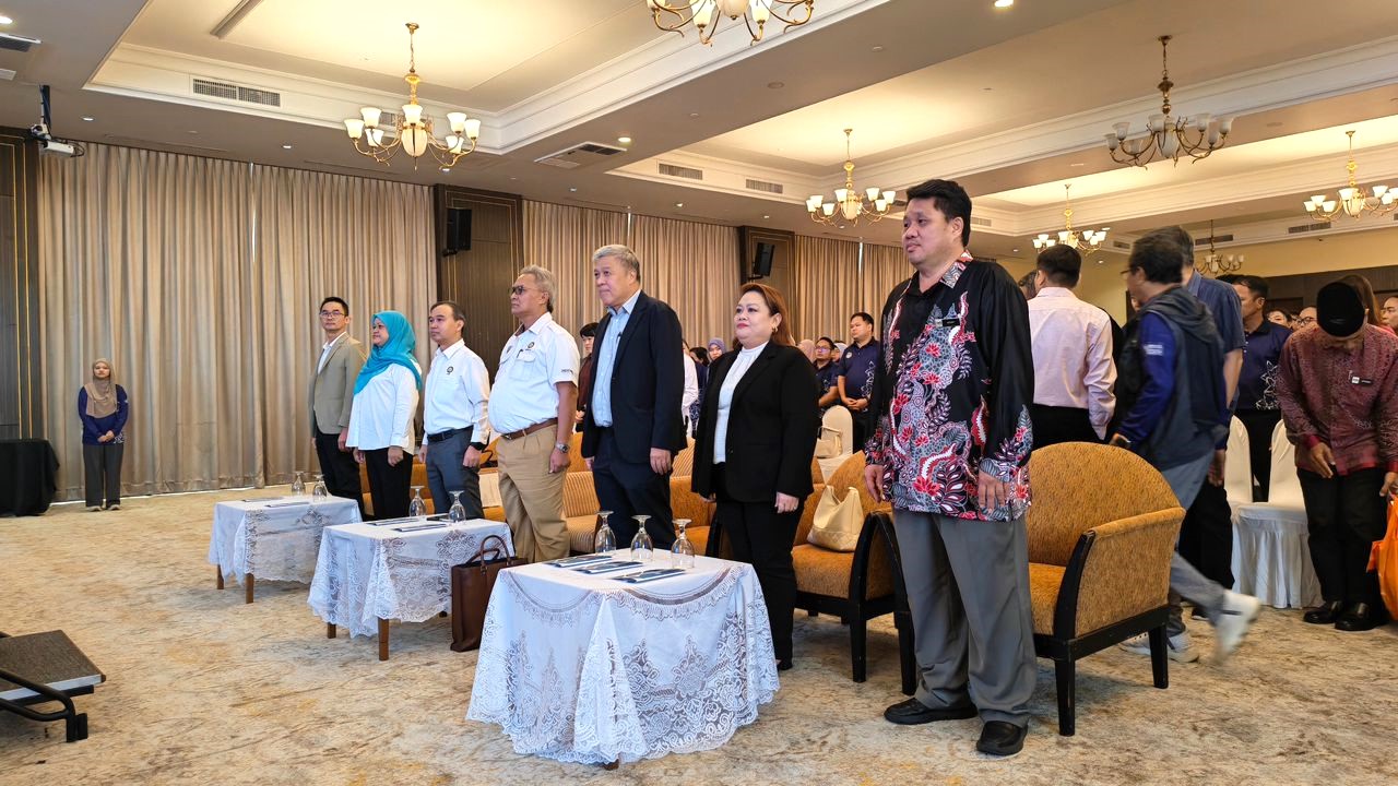 Stakeholder Engagement: Workshop On Environmental Education Module For PALS Club Teachers Advisor di Kingwood Hotel, Sibu