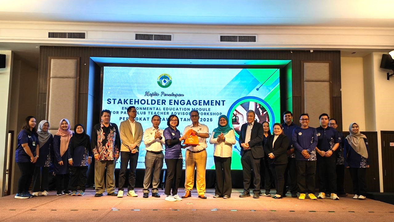 Stakeholder Engagement: Workshop On Environmental Education Module For PALS Club Teachers Advisor di Kingwood Hotel, Sibu