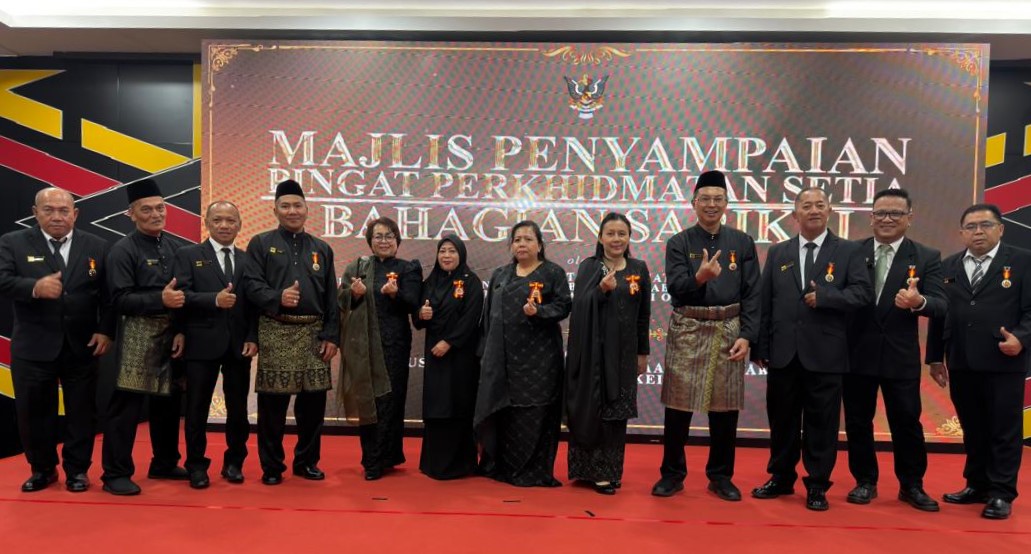 12 Pegawai NREB Antara 163 Penjawat Awam Sarawak Terima Pingat Perkhidmatan Setia (PPS) daripada Premier Sarawak