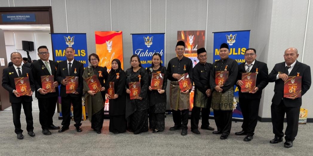 12 Pegawai NREB Antara 163 Penjawat Awam Sarawak Terima Pingat Perkhidmatan Setia (PPS) daripada Premier Sarawak