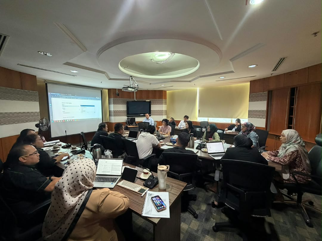 Discussion on EnvISS-SWMS with Sarawak Energy Berhad (SEB)